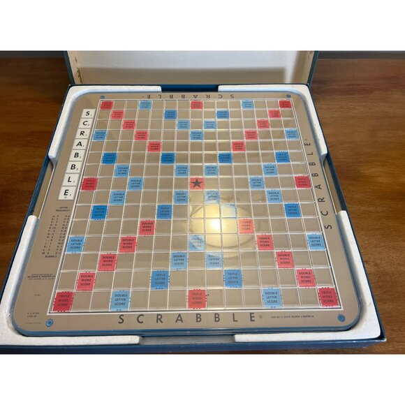 Vintage 1977 SCRABBLE Deluxe Edition Turntable Board Game Selchow & Righter Co - Picture 1 of 9